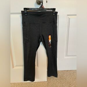 Avia Women’s Size Small Capri Leggings-NWT